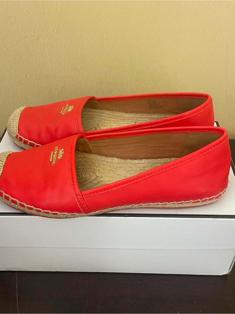 Coach Rhodelle Orange red
Leather Espadrille Flats Gold
Logo Womens 7.5B A8424